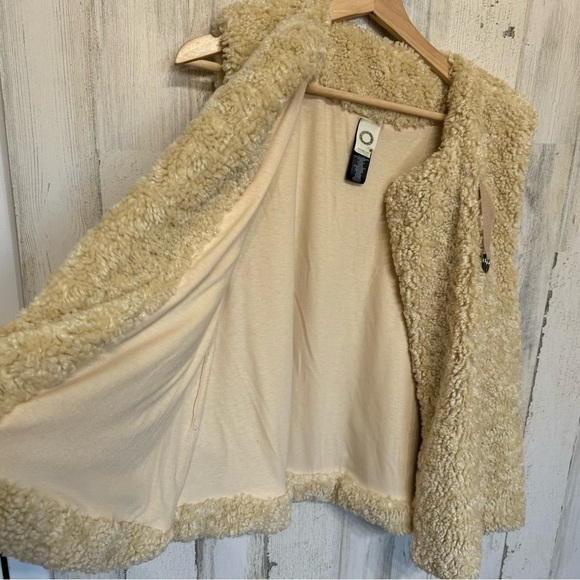 Anthropologie Akemi & Kin Alonna Cream Sherpa Teddy Vest One Size - Picture 2 of 12